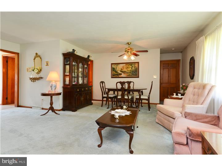 23 Roxboro Road Lawrenceville, NJ 08648 - Photo 3 of 16