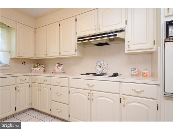 23 Roxboro Road Lawrenceville, NJ 08648 - Photo 5 of 16