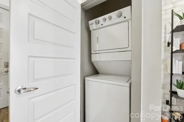 $2,224 | 905 Kenilworth Avenue, Unit B4A, Charlotte, NC 28204