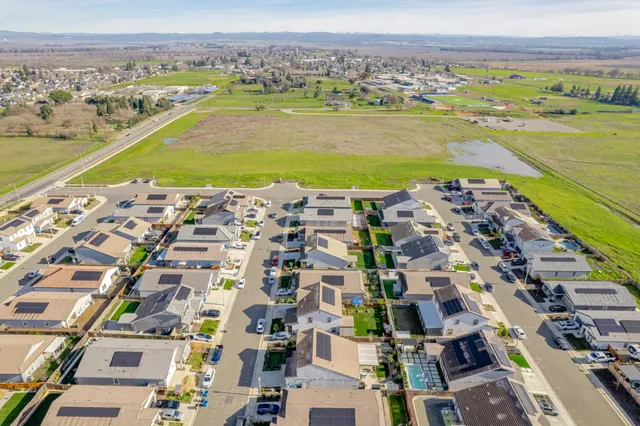 $575,000 | 1124 Elm Ter Way, Wheatland, CA 95692