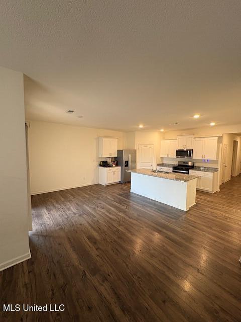8833 Ruth Ann Cove Southaven, MS 38671 - Photo 5 of 15 Living Room 2