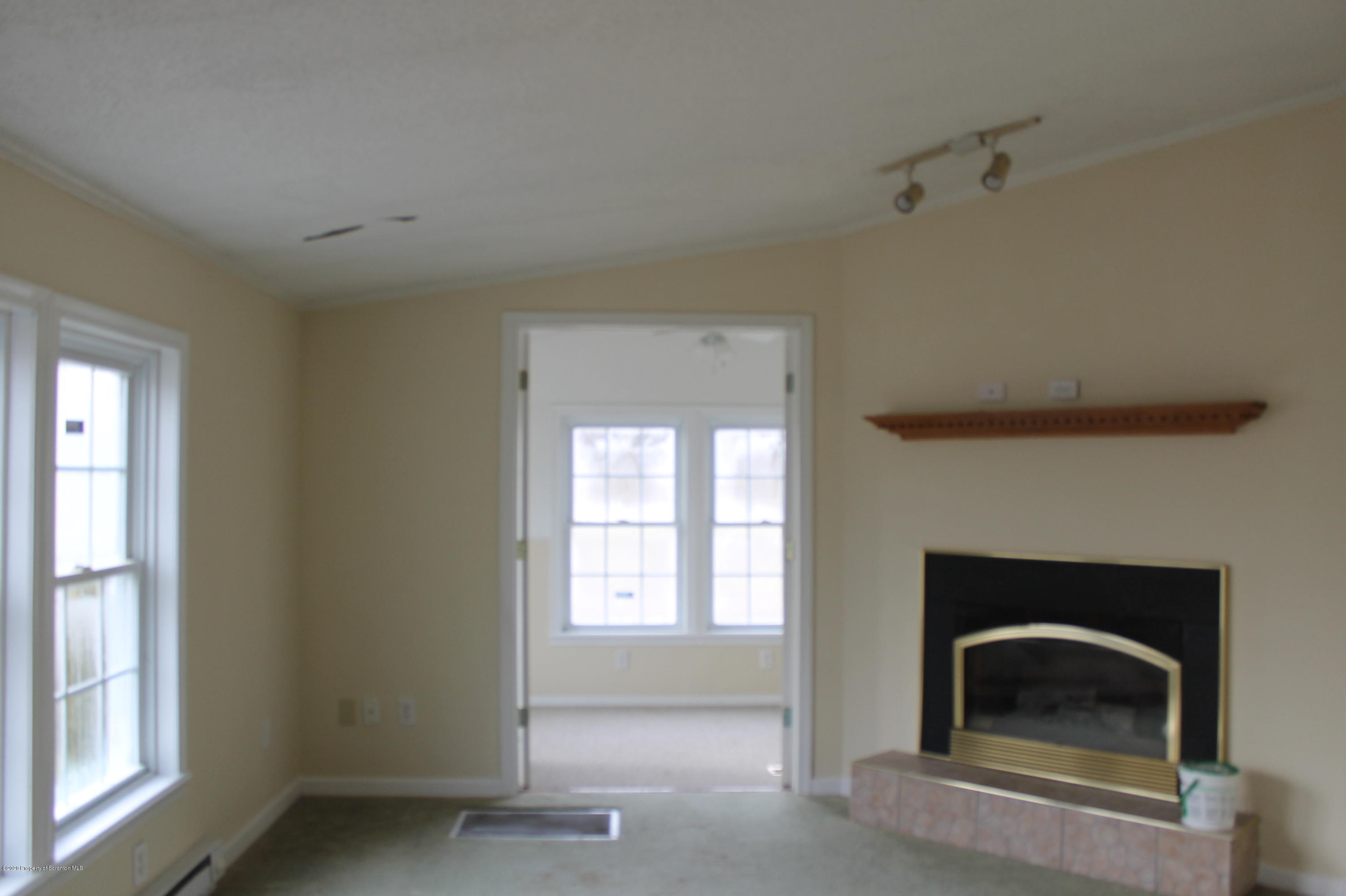 439 Cemetery Road Moscow, PA 18444 - Photo 4 of 13 Gallery Image 4
