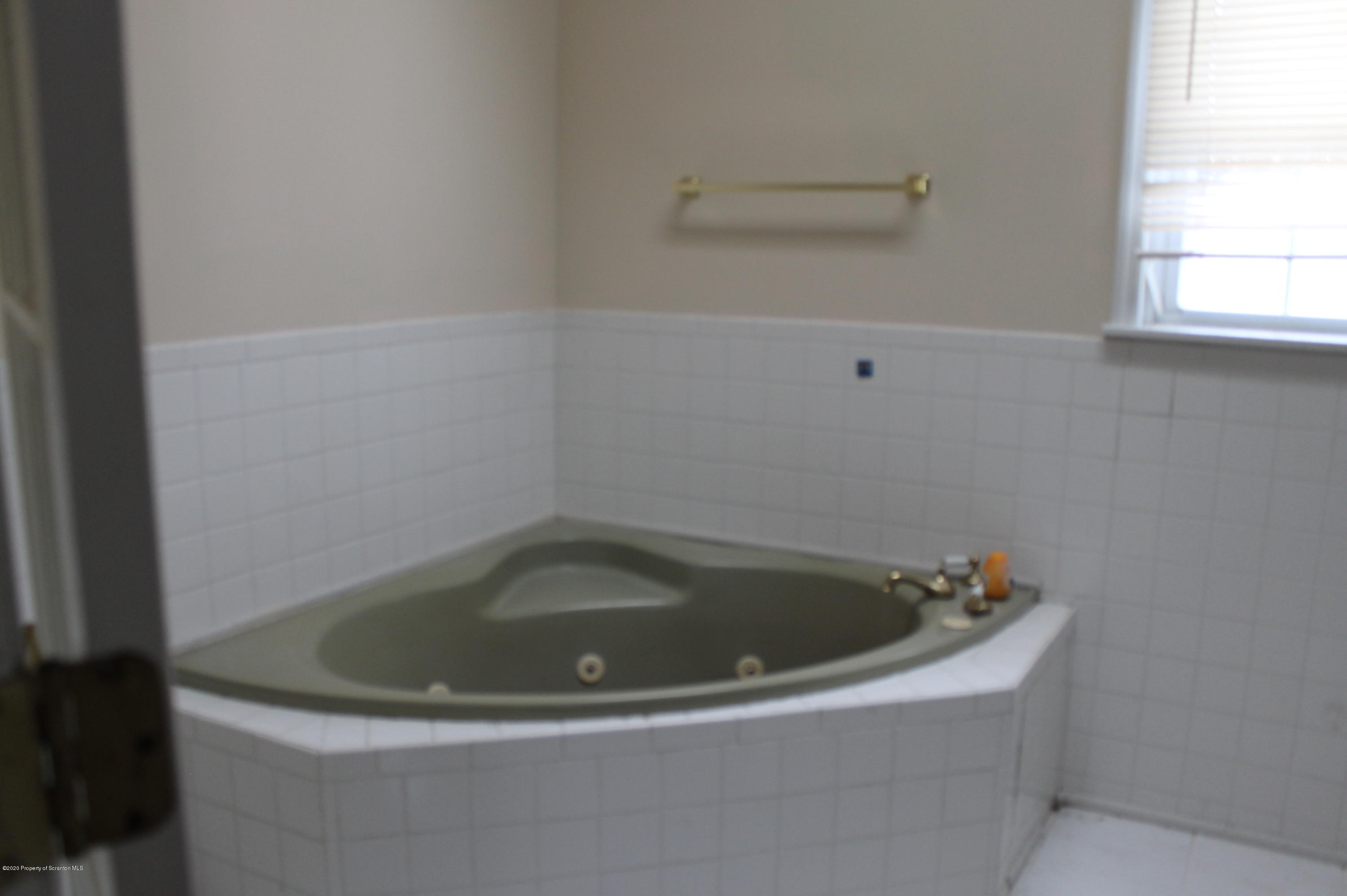 439 Cemetery Road Moscow, PA 18444 - Photo 6 of 13 Gallery Image 6