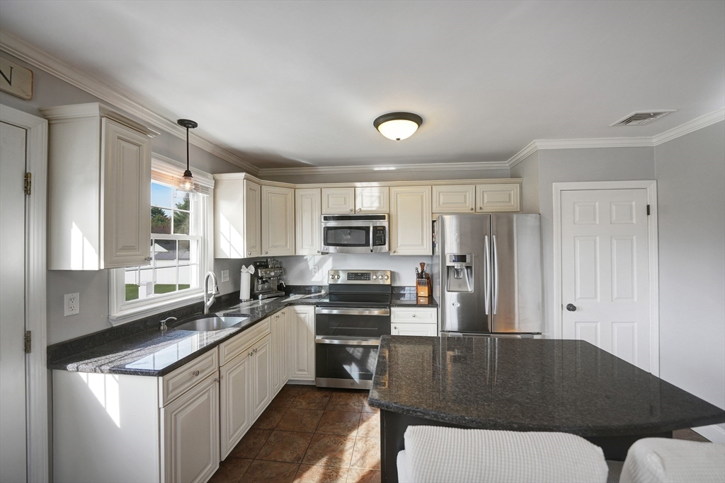 312 New Boston Road Fairhaven, MA 02719 - Photo 11 of 37 Gallery Image 11