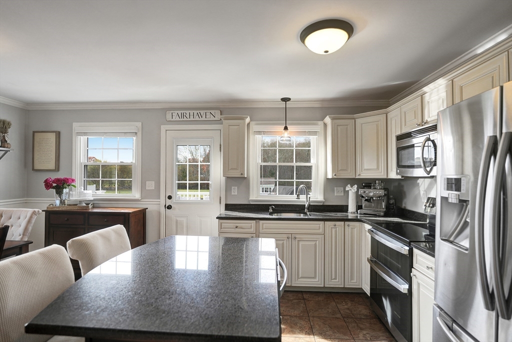 312 New Boston Road Fairhaven, MA 02719 - Photo 14 of 37 Gallery Image 14