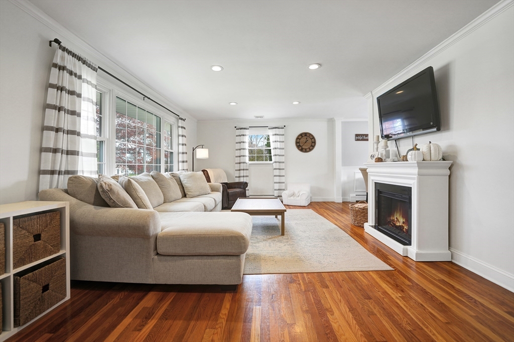 312 New Boston Road Fairhaven, MA 02719 - Photo 4 of 37 Gallery Image 4
