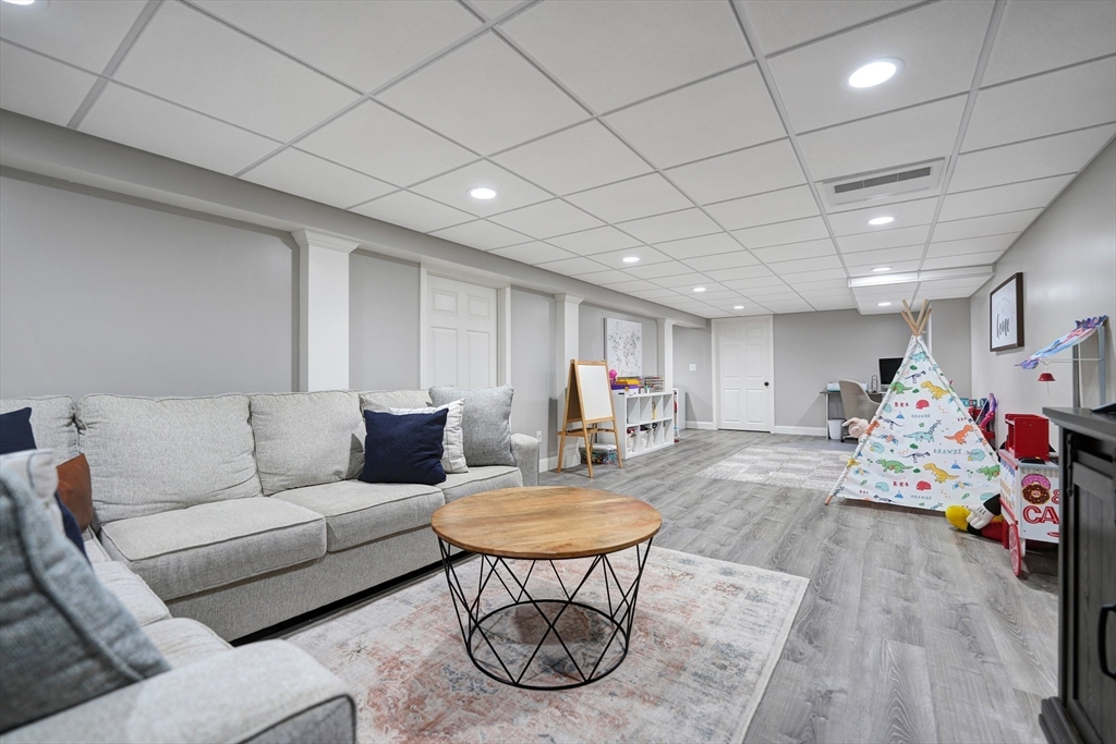 312 New Boston Road Fairhaven, MA 02719 - Photo 5 of 37 Gallery Image 5