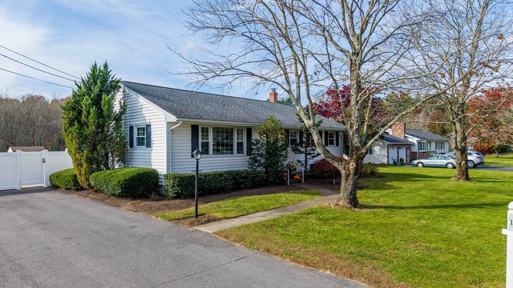 312 New Boston Road Fairhaven, MA 02719 - Photo 6 of 37 Gallery Image 6