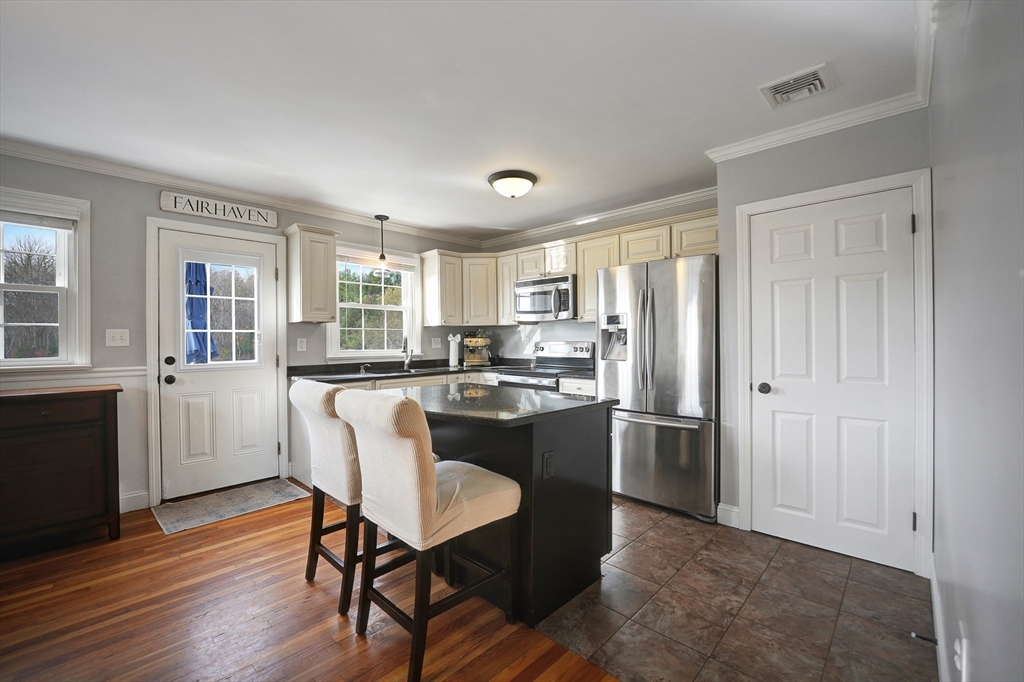 312 New Boston Road Fairhaven, MA 02719 - Photo 10 of 37 Gallery Image 10