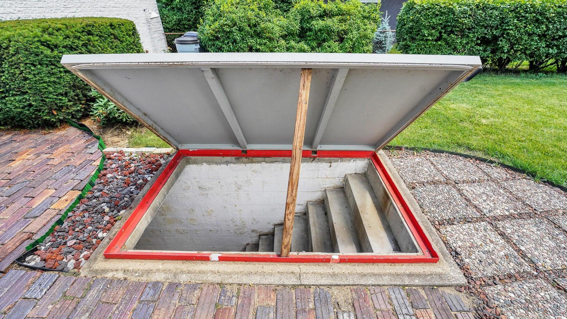 2177 Oakmount Road Columbus, OH 43221 - Photo 7 of 34 bulkhead