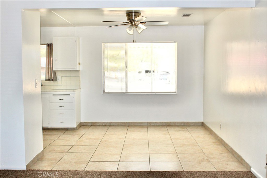 15975 Venango Road Apple Valley, CA 92307 - Photo 7 of 23 Dining area