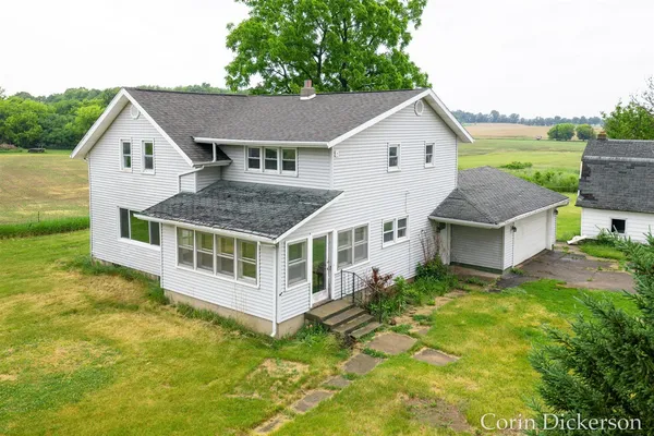 $129,900 | 29255 South Dr Drive, Springport, MI 49284