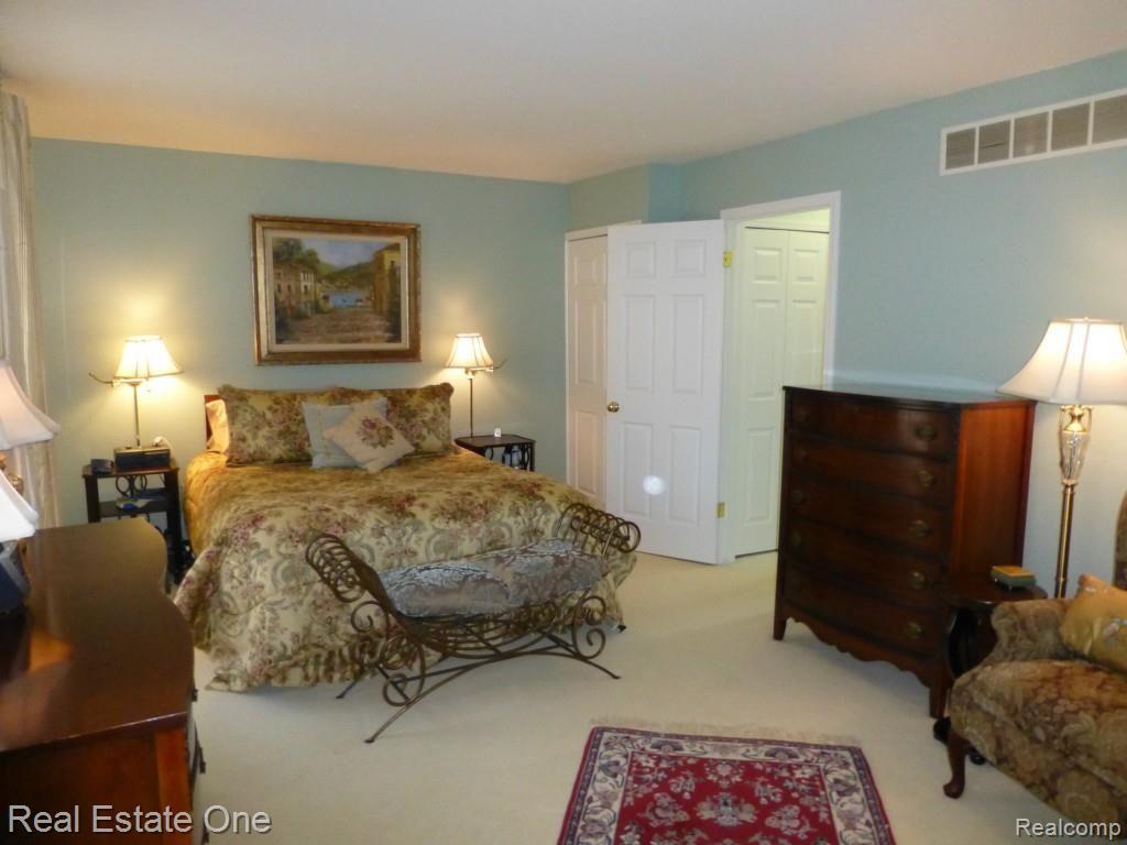 1425 Lantern Lane, Unit 34 Rochester, MI 48306 - Photo 17 of 27 Master 2.jpg