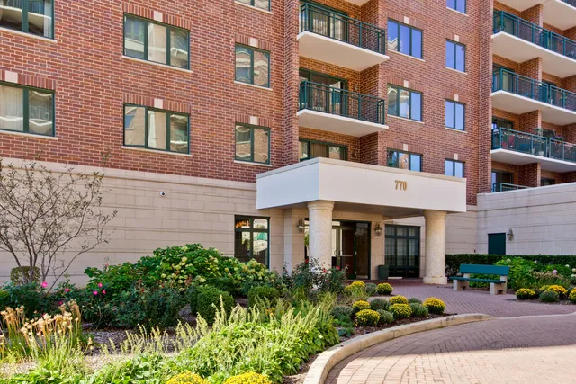 $1,850 | 770 Pearson Street, Unit 2208, Des Plaines, IL 60016