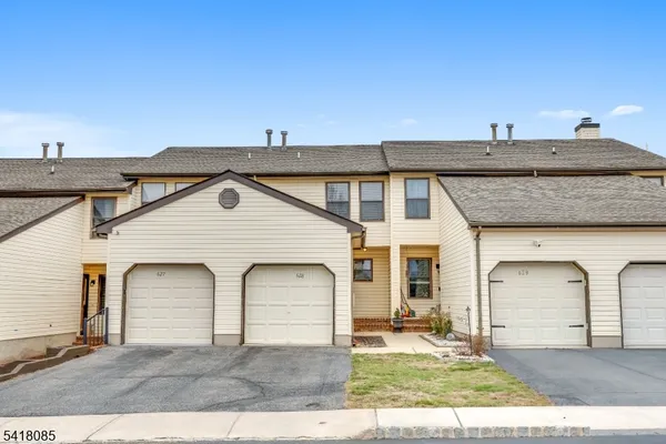 $355,000 | 628 Almond Court, Flemington, NJ 08822