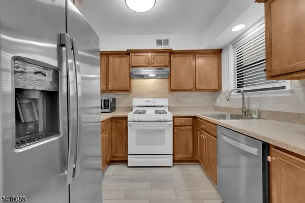 $355,000 | 628 Almond Court, Flemington, NJ 08822