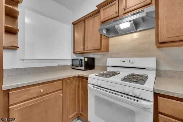 $355,000 | 628 Almond Court, Flemington, NJ 08822