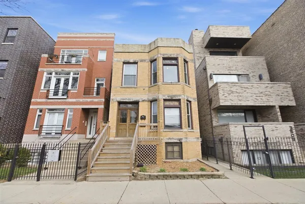 $3,000 | 3507 North Seminary Avenue, Unit 2F, Chicago, IL 60657