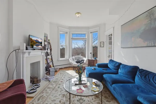 $3,000 | 3507 North Seminary Avenue, Unit 2F, Chicago, IL 60657