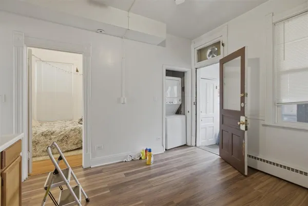 $3,000 | 3507 North Seminary Avenue, Unit 2F, Chicago, IL 60657