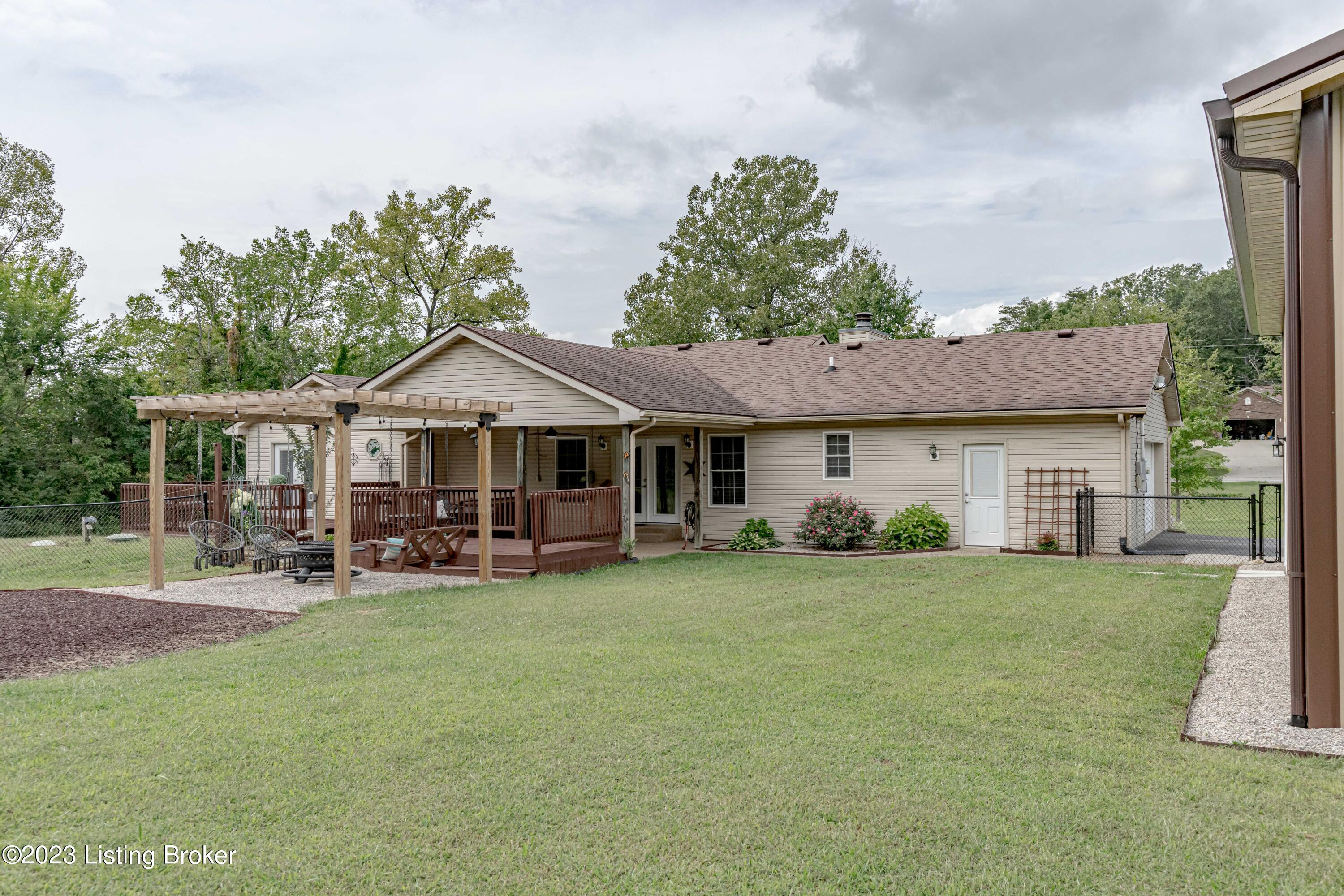 1012 Greenbriar Road Mount Washington, KY 40047 - Photo 9 of 65 DSC02666