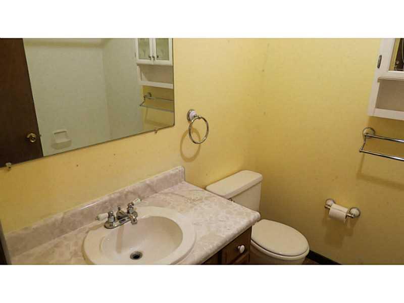 322 Byron Road Pittsburgh, PA 15237 - Photo 11 of 25 Full Bath.