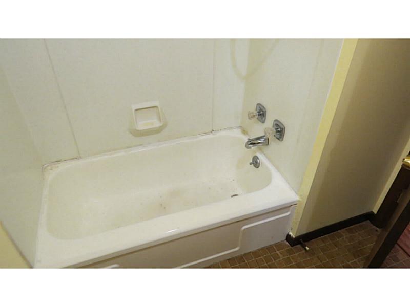 322 Byron Road Pittsburgh, PA 15237 - Photo 12 of 25 Full Bath.