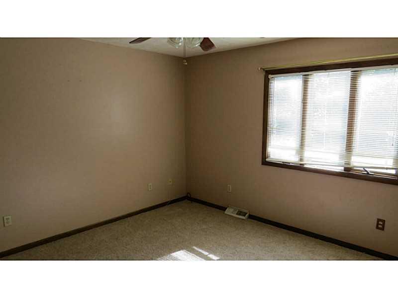 322 Byron Road Pittsburgh, PA 15237 - Photo 13 of 25 Master Bedroom.