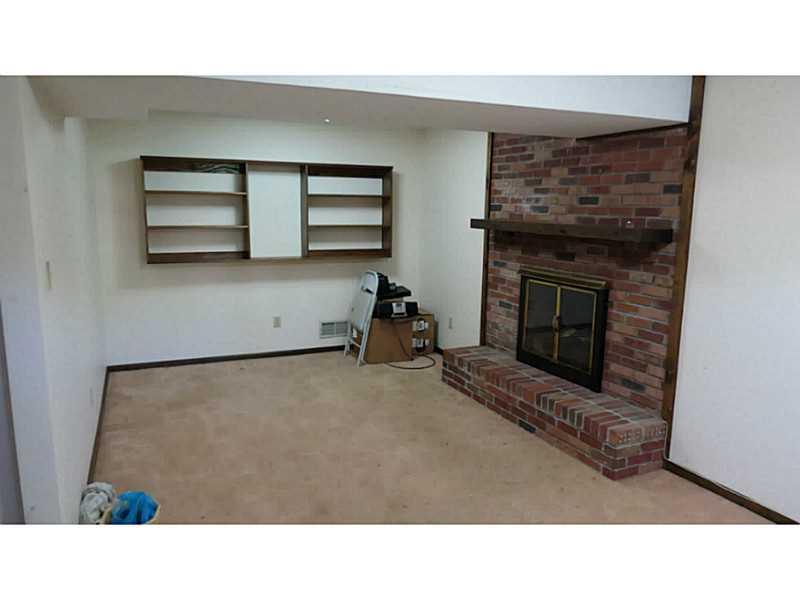 322 Byron Road Pittsburgh, PA 15237 - Photo 19 of 25 Den/Family/Great Room.