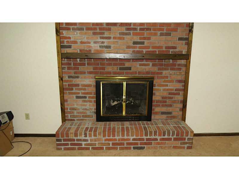 322 Byron Road Pittsburgh, PA 15237 - Photo 20 of 25 Den/Family/Great Room.