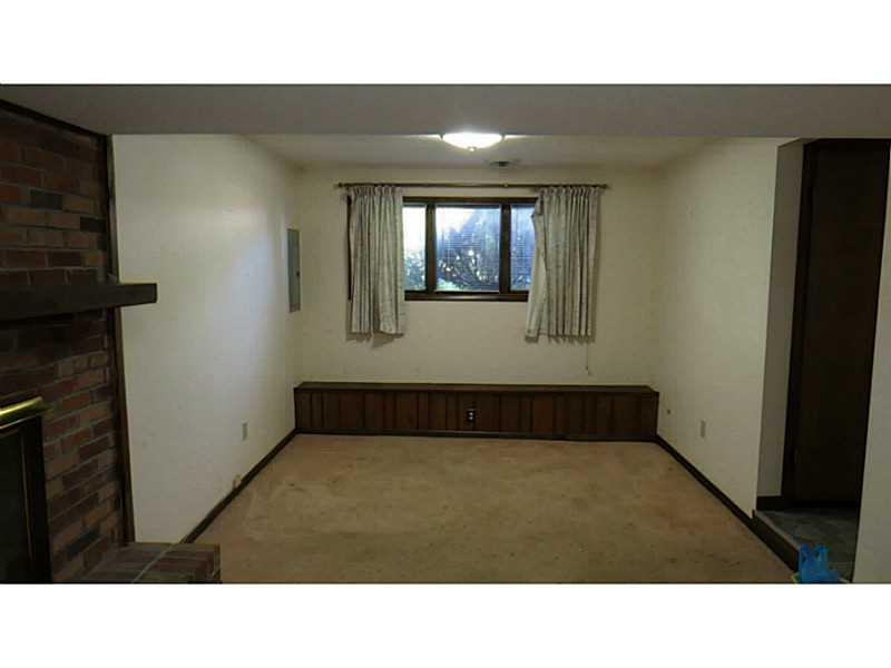322 Byron Road Pittsburgh, PA 15237 - Photo 21 of 25 Den/Family/Great Room.