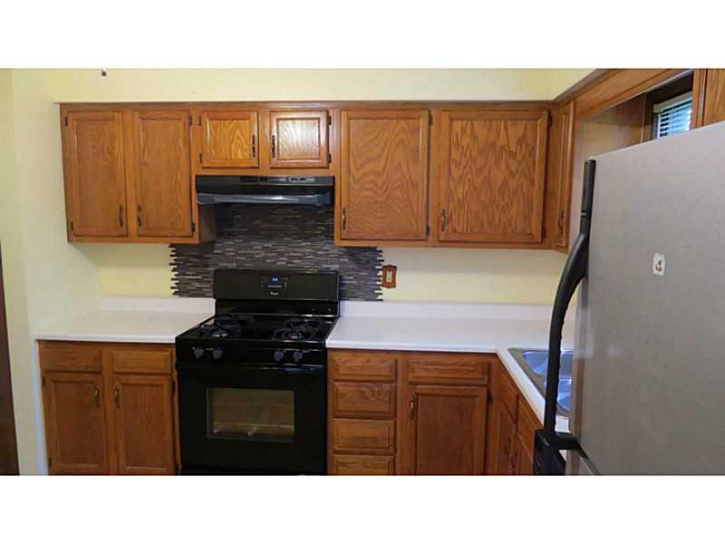 322 Byron Road Pittsburgh, PA 15237 - Photo 8 of 25 Kitchen.