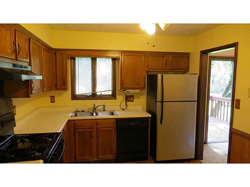 322 Byron Road Pittsburgh, PA 15237 - Photo 9 of 25 Kitchen.