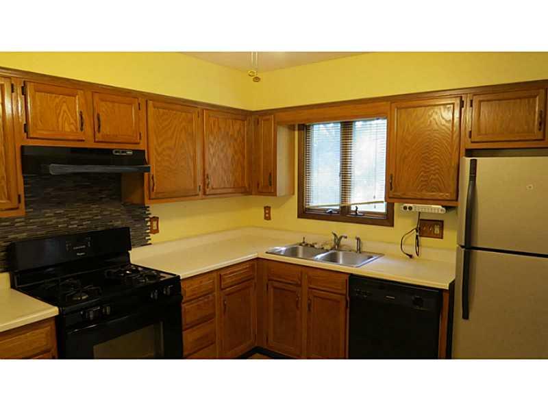 322 Byron Road Pittsburgh, PA 15237 - Photo 10 of 25 Kitchen.