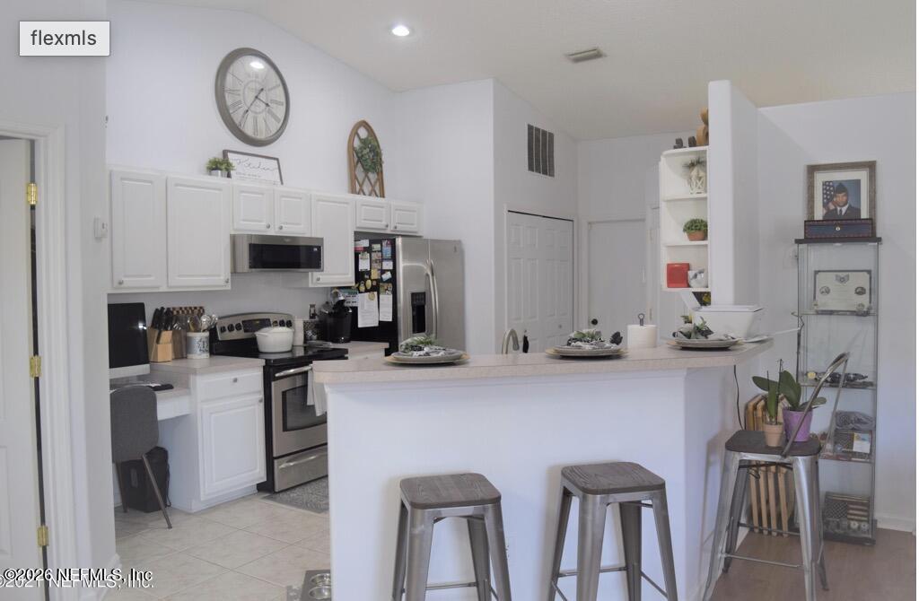 8062 Timber Point Drive Jacksonville, FL 32244 - Photo 12 of 28 breakfast bar