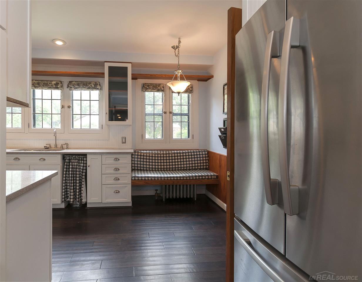 1387 Bishop Road Grosse Pointe, MI 48230 - Photo 16 of 40 31351789-15.JPG