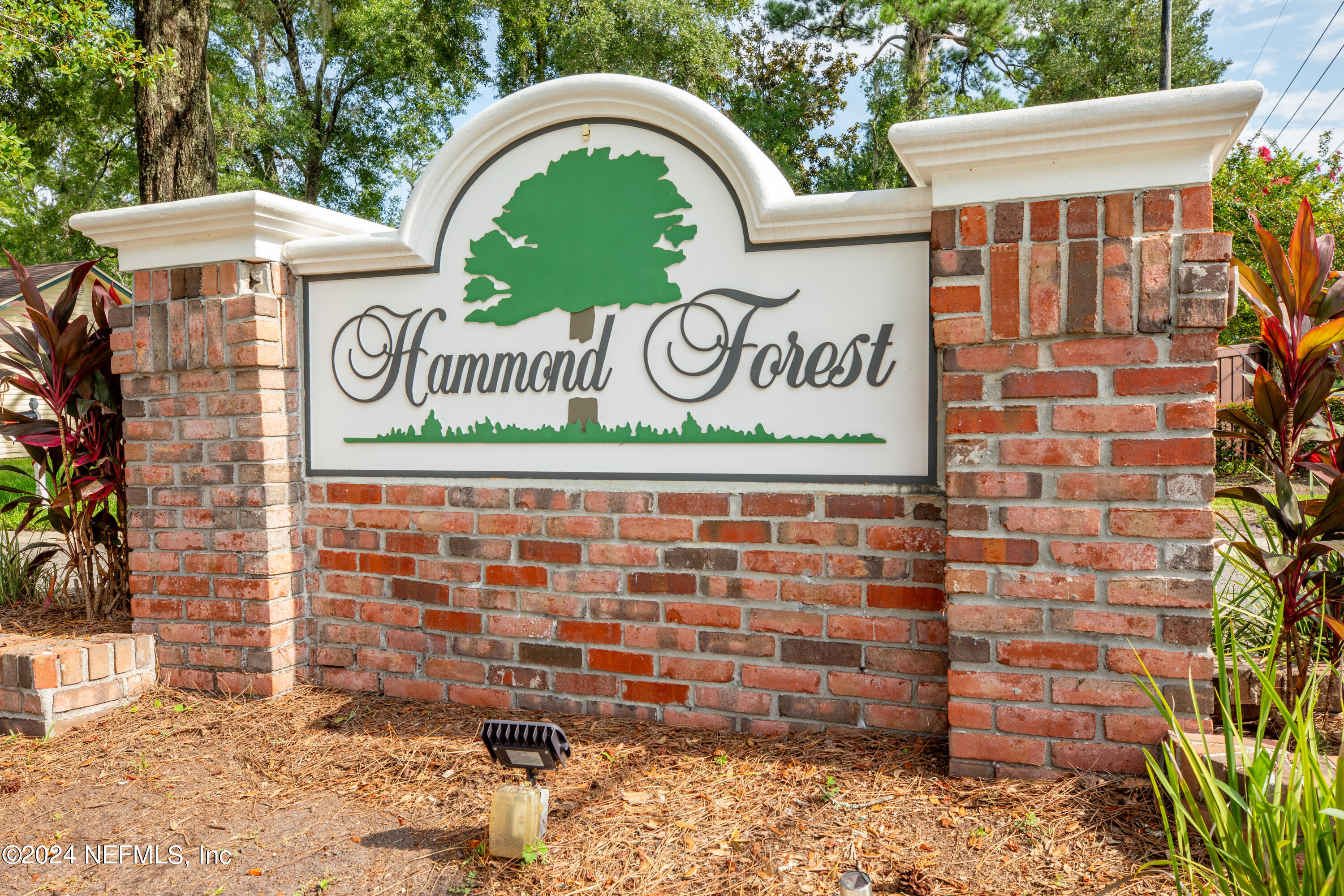 8691 Hammond Forest Drive Jacksonville, FL 32221 - Photo 2 of 28 a sign on the side of a building