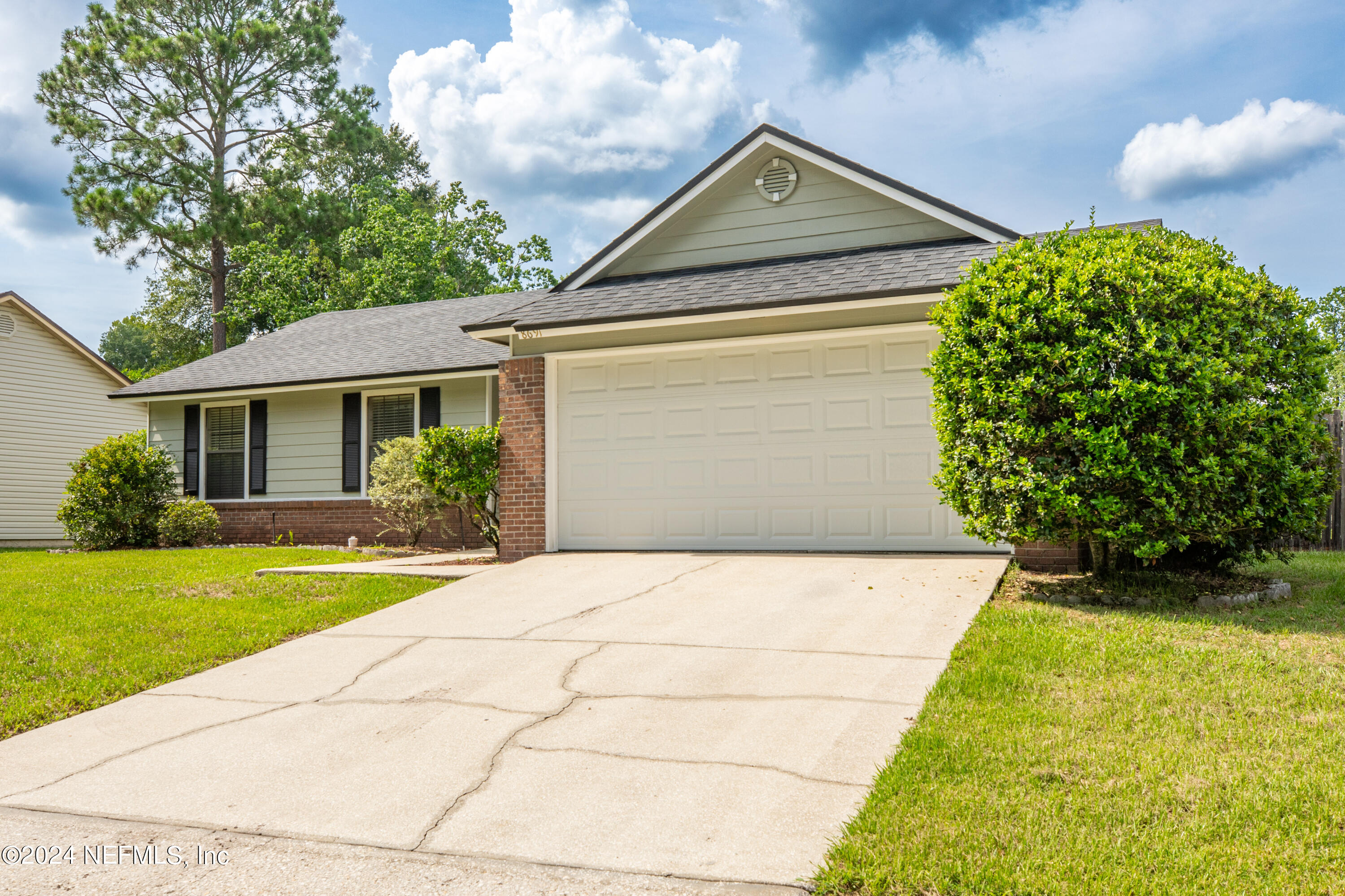 8691 Hammond Forest Drive Jacksonville, FL 32221 - Photo 5 of 28 a front view of a house with garden