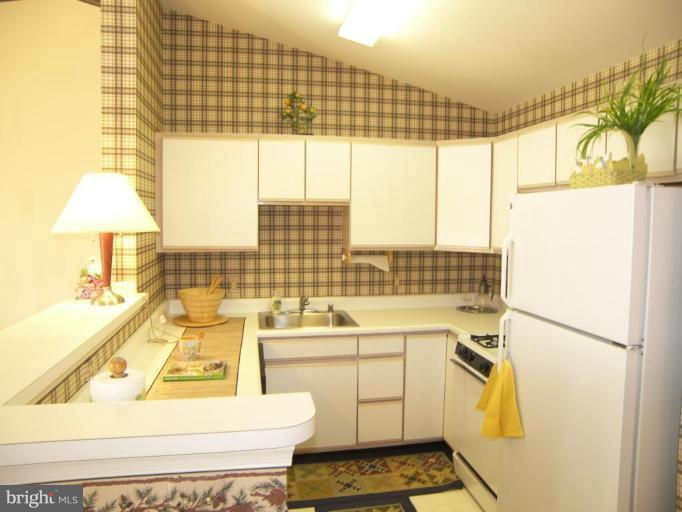 673 Constellation Square Southeast, Unit J Leesburg, VA 20175 - Photo 2 of 25 a room with sink and view of living room
