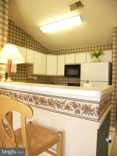 673 Constellation Square Southeast, Unit J Leesburg, VA 20175 - Photo 13 of 25 a view of a living room and kitchen