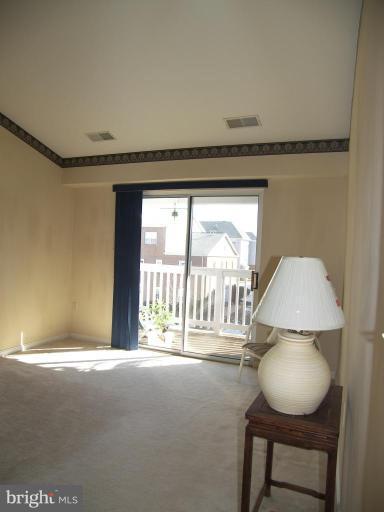 673 Constellation Square Southeast, Unit J Leesburg, VA 20175 - Photo 21 of 25 a very nice looking room with a large window