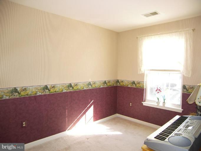 673 Constellation Square Southeast, Unit J Leesburg, VA 20175 - Photo 6 of 25 a view of a living room and furniture