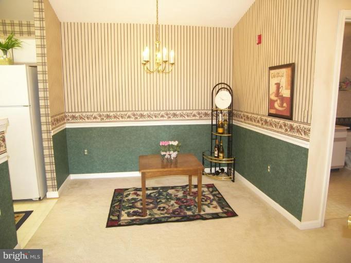 673 Constellation Square Southeast, Unit J Leesburg, VA 20175 - Photo 7 of 25 a living room with furniture and a table