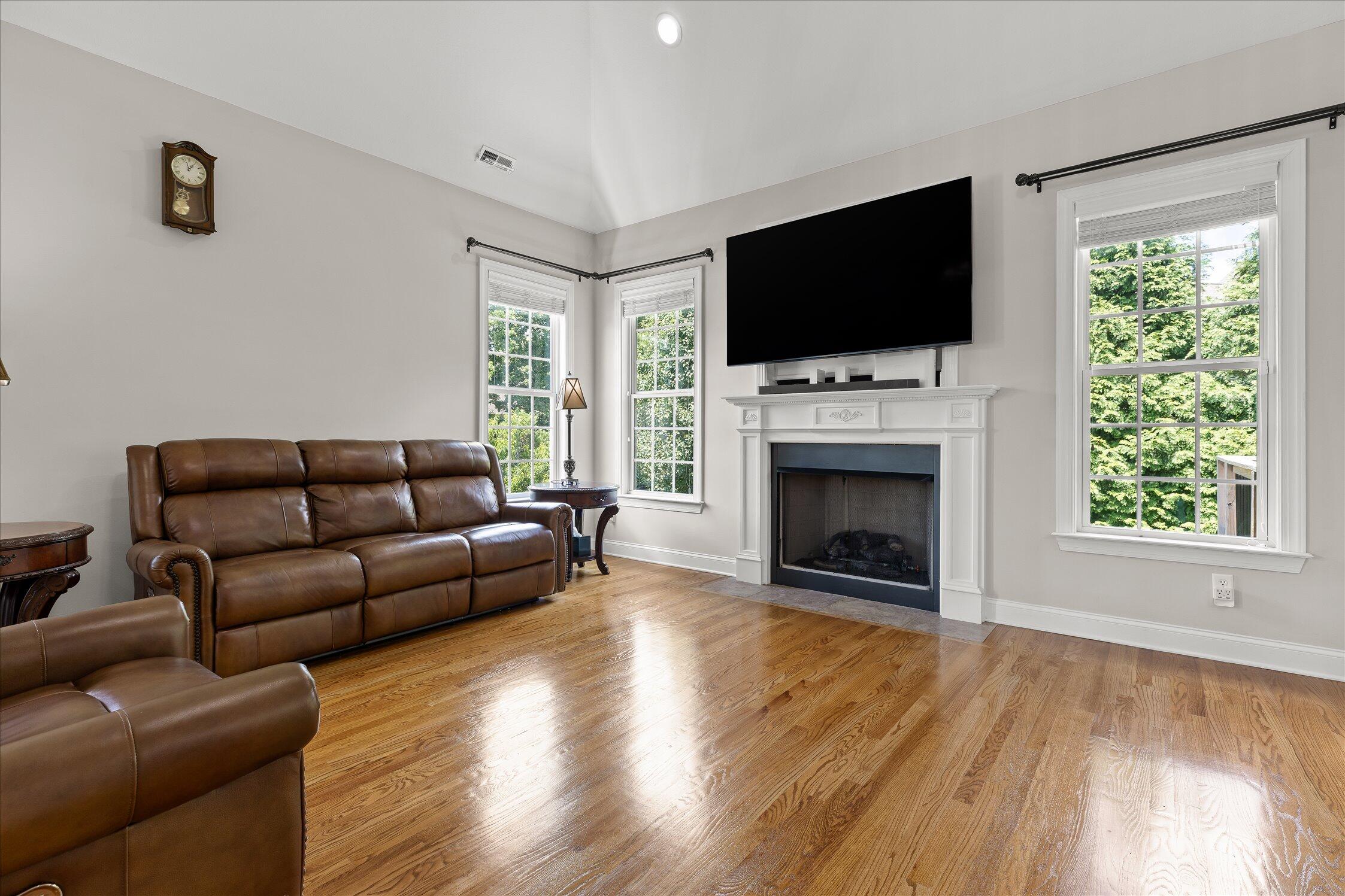 9875 Fieldcrest Drive Apison, TN 37302 - Photo 12 of 67 Living Room