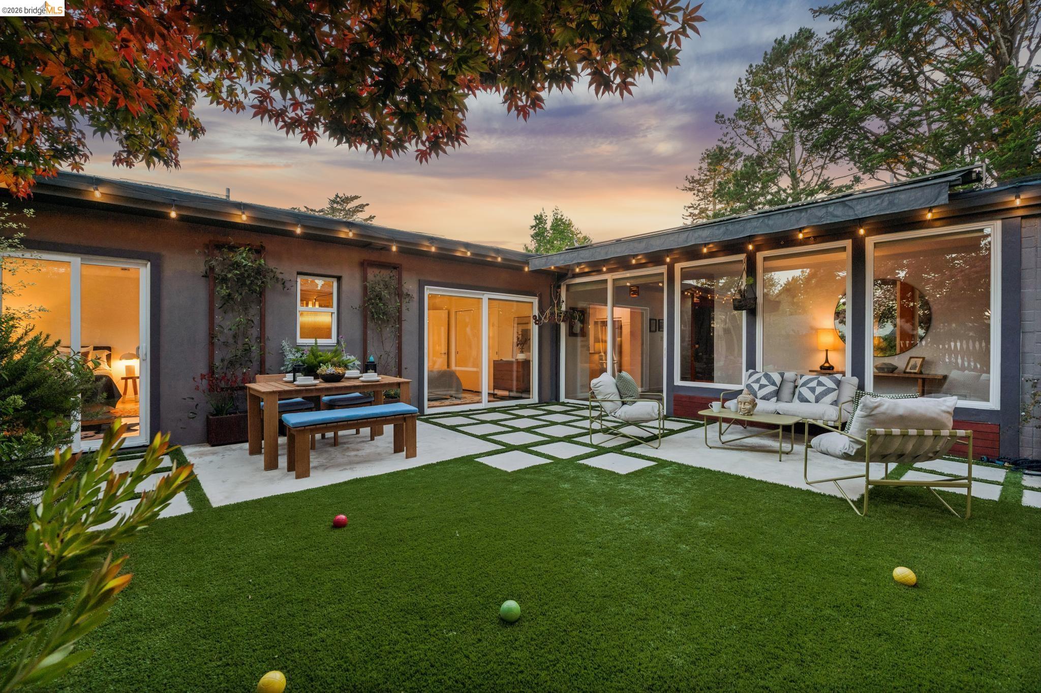 6941 Ridgewood Way Oakland, CA 94611 - Photo 1 of 1 Gallery Image 1