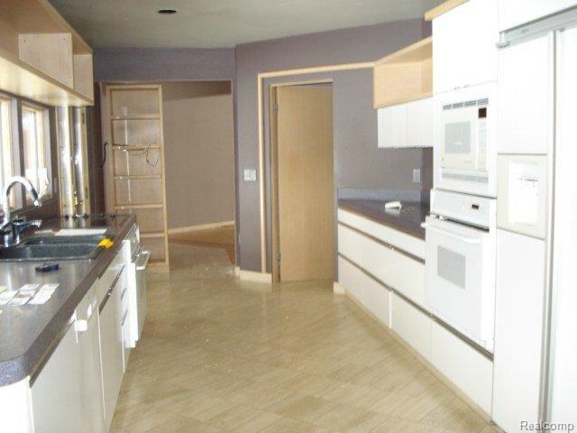 521 Whims Lane Rochester, MI 48306 - Photo 6 of 7 kitchen