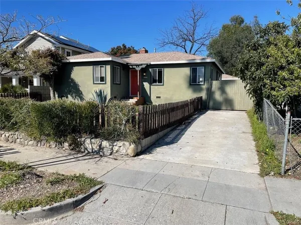 $3,000 | 691 West Washington Boulevard, Pasadena, CA 91103