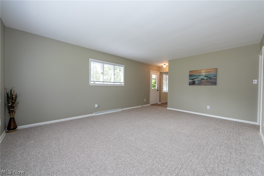 1137 Krumroy Road Akron, OH 44306 - Photo 3 of 27
