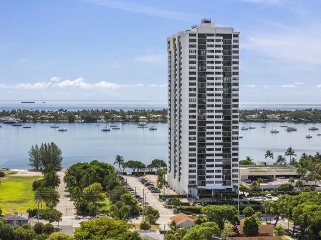 $2,250 | 5600 North Flagler Drive, Unit 2006, West Palm Beach, FL 33407