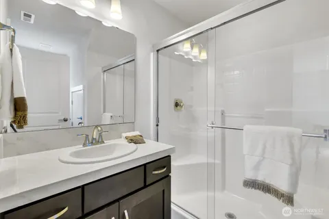 $1,099,888 | 14610 36th Avenue Northeast, Lake Forest Park, WA 98155